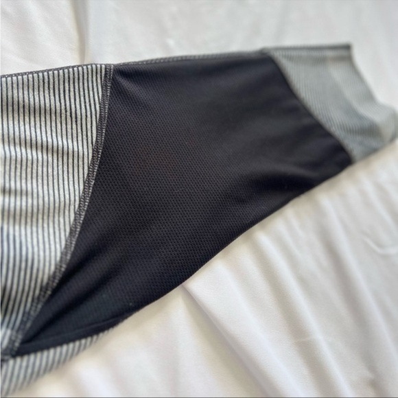ATHLETA striped leggings. Gray and black size small. Pockets, hidden zipper - Picture 8 of 11